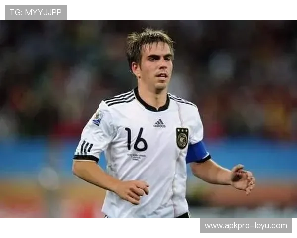 拉姆:德国传奇后卫的辉煌职业生涯与足坛影响力 拉姆:德国传奇后卫的辉煌职业生涯与足坛影响力