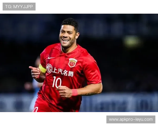 胡尔克巴西劲射前锋再掀足坛关注